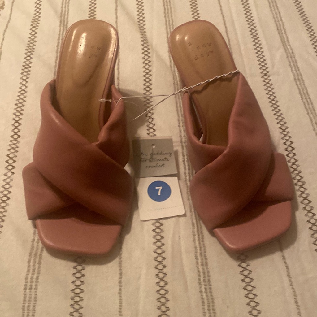 Women Dk Pink Heels  Size 7  Brand  A New Day